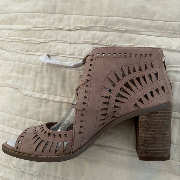 VINCE CAMUTO Tarita Sandals - Women’s 8.5 NWOT - Picture 5 of 11